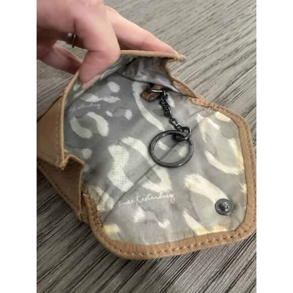 AIMEE KESTENBERG Tan Leather Ashley Pouch Card Tri Fold Wallet w/ Key Chain Clip - Picture 5 of 5